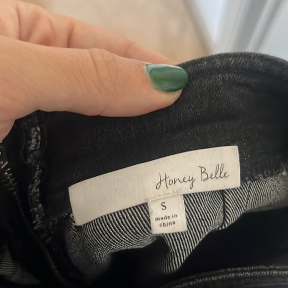 Black asymmetric skort! Back zipper. No longer fits me. - Picture 5 of 5